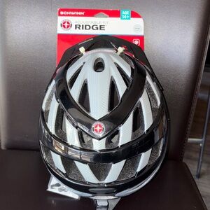 SCHWINN Adjustable Fit RIDGE Helmet  AGE 14+
